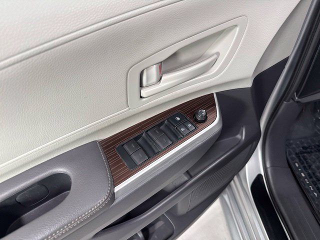 Used 2022 Toyota Sienna LE AWD/4WD image 13