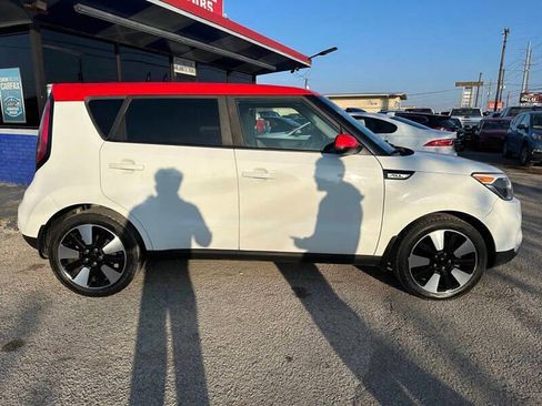 Used 2019 Kia Soul + image 4