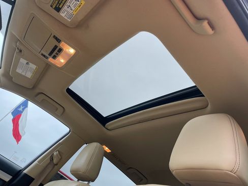 Used 2016 Toyota Highlander XLE image 18