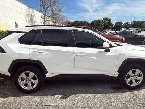Used 2019 Toyota RAV4 XLE w/ Convenience Package AWD/4WD image 9
