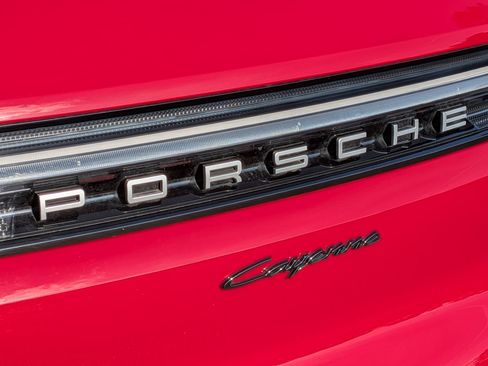Certified 2025 Porsche Cayenne GTS AWD/4WD image 36
