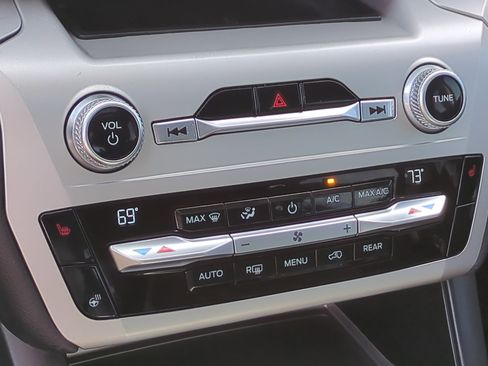 Used 2021 Ford Explorer XLT w/ Equipment Group 202A image 24