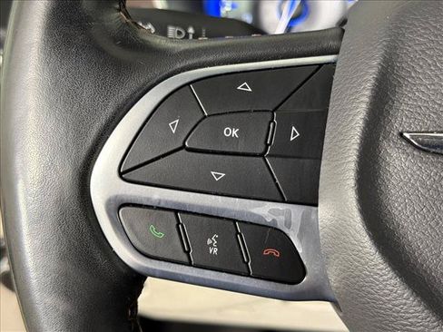 Used 2019 Chrysler Pacifica Touring-L FWD image 23