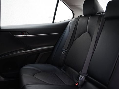 Used 2020 Toyota Camry XSE image 15