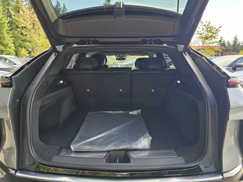 New 2027 Cadillac Lyriq Luxury AWD/4WD image 18