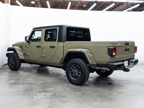 New 2026 Jeep Gladiator Sport image 4