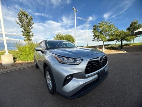 Used 2020 Toyota Highlander LE AWD/4WD image 16