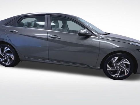 New 2026 Hyundai Elantra Limited FWD image 9