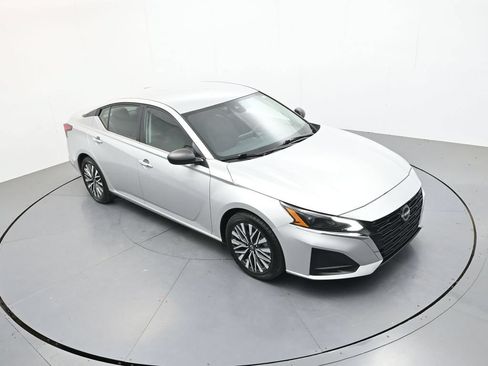 Used 2024 Nissan Altima 2.5 SV FWD image 22