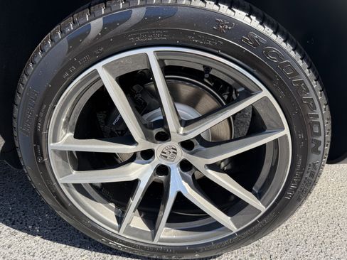 New 2026 Porsche Macan AWD/4WD image 8