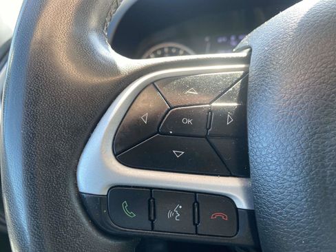 Used 2020 Jeep Renegade Latitude FWD image 20