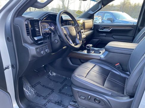 Used 2024 Chevrolet Silverado 1500 High Country w/ Technology Package image 18