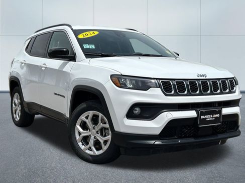 Used 2024 Jeep Compass Latitude AWD/4WD image 32