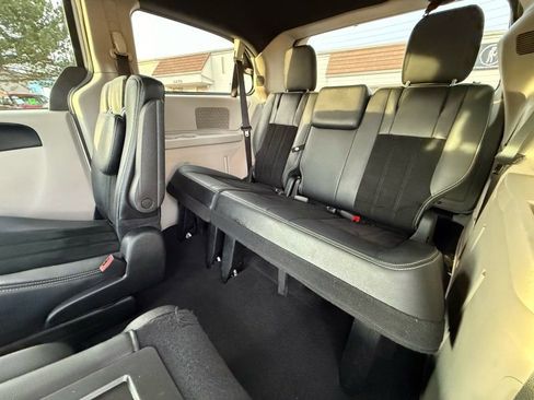 Used 2017 Dodge Grand Caravan SXT image 14