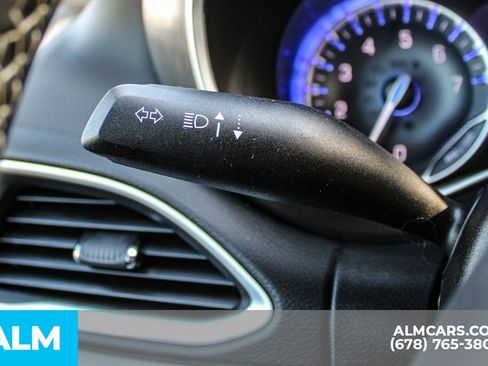 Used 2024 Chrysler Pacifica Touring-L image 30