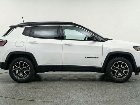 Used 2025 Jeep Compass Trailhawk AWD/4WD image 11