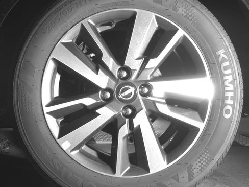 Used 2025 Nissan Versa SV image 14