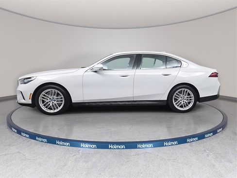 Used 2025 BMW 530i xDrive 530i xDrive w/ Premium Package image 9