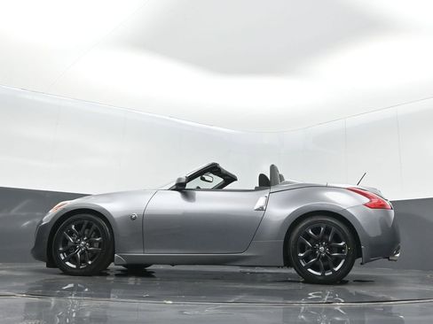 Used 2016 Nissan 370Z Roadster image 14