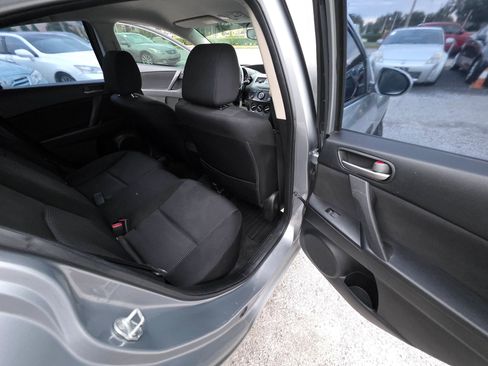Used 2013 MAZDA MAZDA3 i Sport image 17