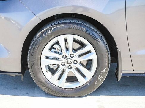 Certified 2024 Toyota Sienna Limited image 10