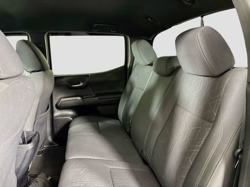 Used 2019 Toyota Tacoma TRD Off-Road w/ Technology Package AWD/4WD image 25