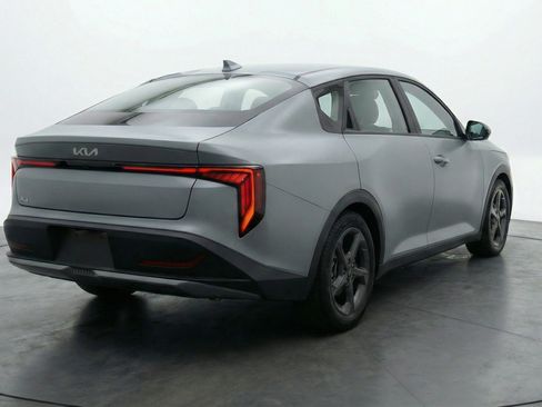 Used 2025 Kia K4 LXS FWD image 9