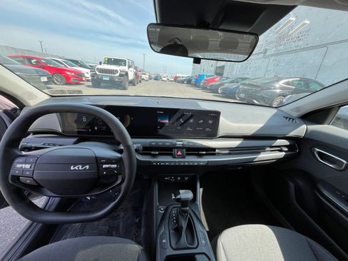 Used 2025 Kia K4 LXS image 17
