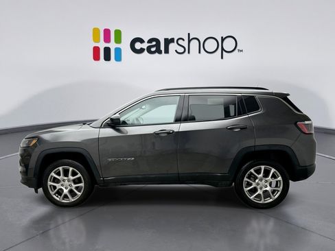 Used 2022 Jeep Compass Latitude image 2