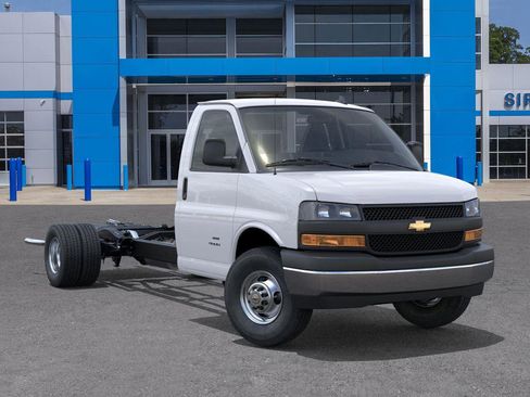 New 2025 Chevrolet Express 3500 w/ Power Convenience Package image 7