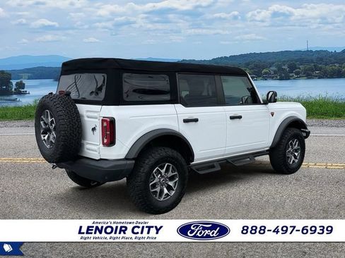 Used 2024 Ford Bronco Badlands AWD/4WD image 3
