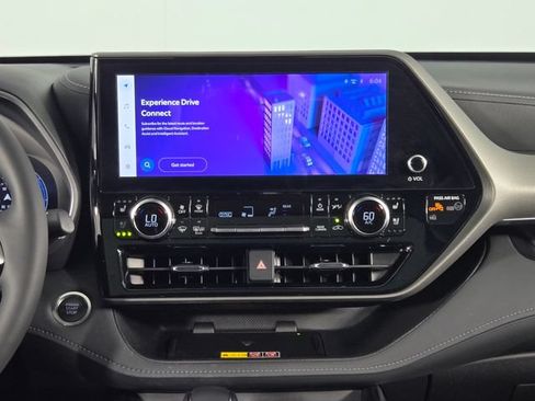Used 2025 Toyota Highlander Limited FWD image 25