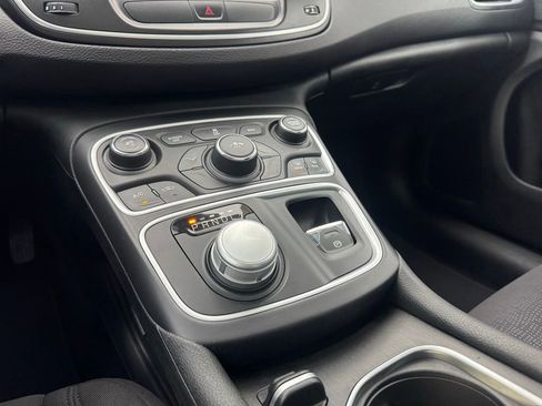 Used 2015 Chrysler 200 Limited w/ Convenience Group FWD image 21