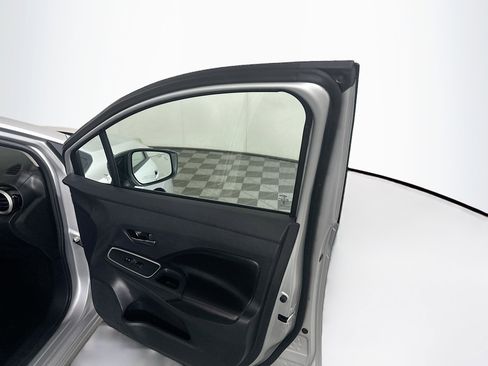 Used 2024 Nissan Versa SR FWD image 29