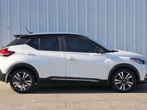 Used 2020 Nissan Kicks SR image 39