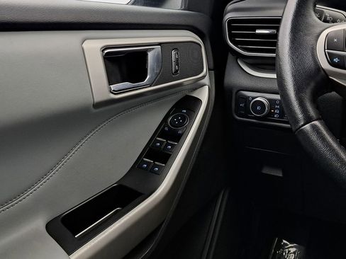 Used 2021 Ford Explorer XLT w/ Equipment Group 202A image 10