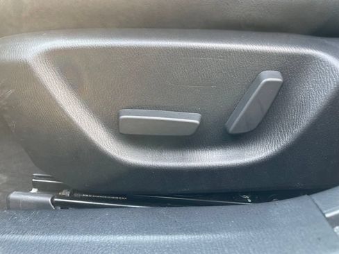 Used 2018 MAZDA MAZDA3 Touring FWD image 16