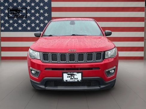 Used 2021 Jeep Compass Latitude FWD image 2