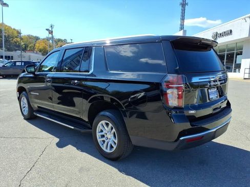 Used 2023 Chevrolet Suburban LT image 7