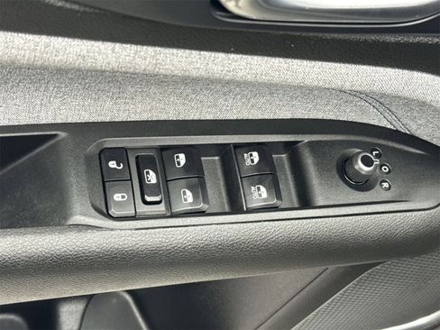 Used 2024 Jeep Compass Sport image 17