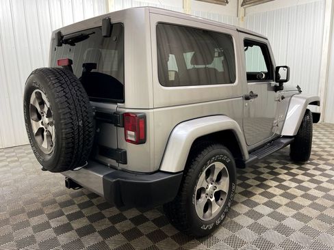 Used 2018 Jeep Wrangler Sahara w/ Connectivity Group AWD/4WD image 15