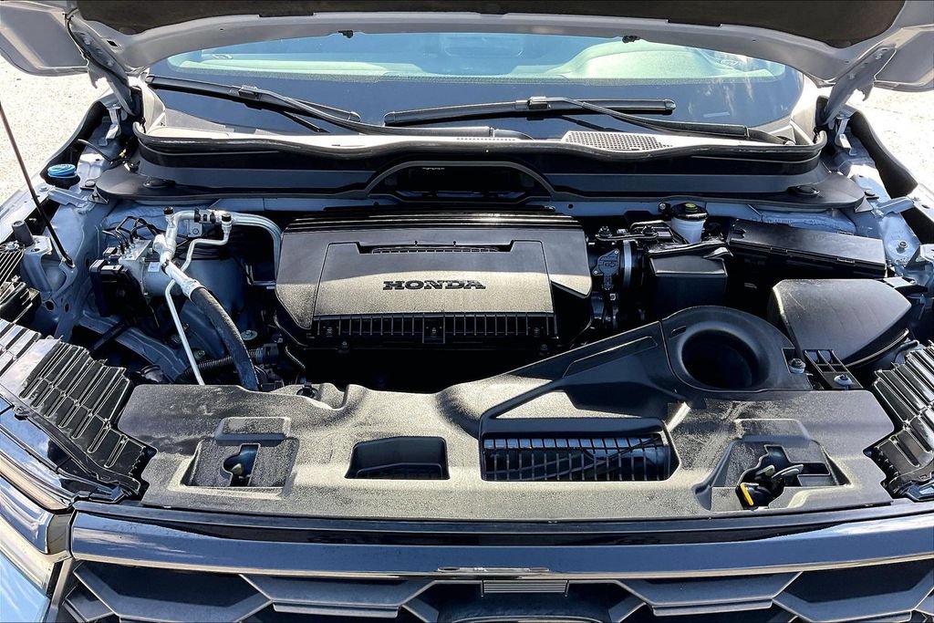 Certified 2025 Honda Pilot Sport image 29