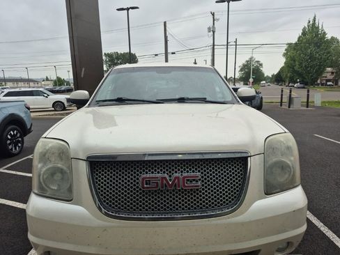Used 2011 GMC Yukon Denali AWD/4WD image 2