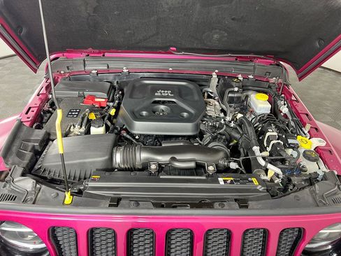 Used 2022 Jeep Wrangler Unlimited Sahara AWD/4WD image 31