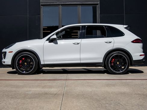 Certified 2018 Porsche Cayenne Turbo image 2