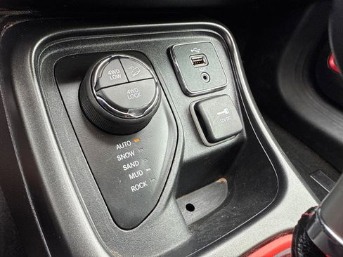 Used 2018 Jeep Compass Trailhawk w/ Safe & Security Group image 29