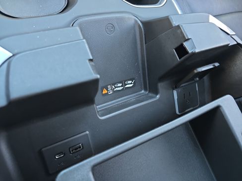 Used 2022 Chevrolet Silverado 1500 LTZ w/ Technology Package image 32