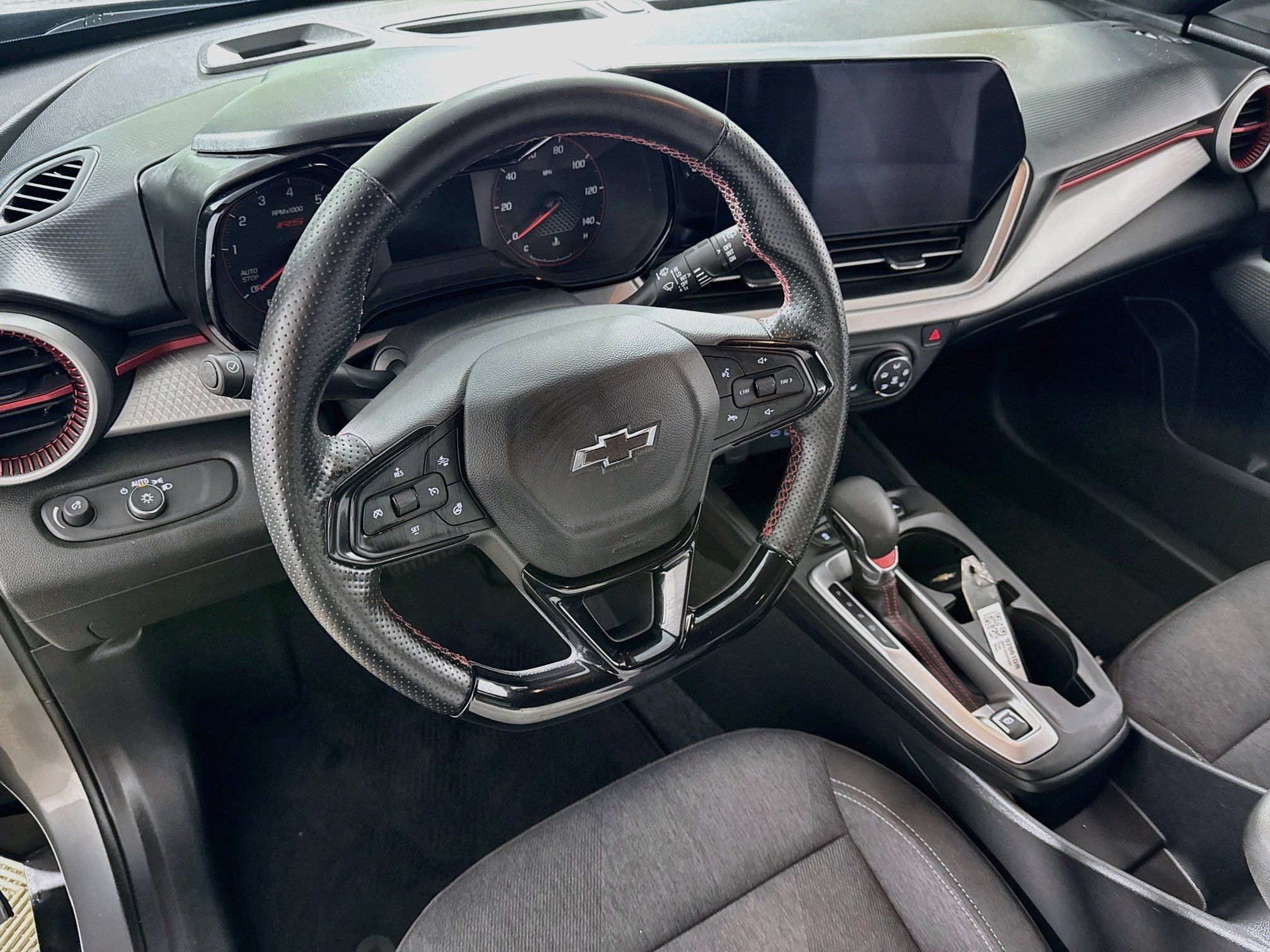 Used 2024 Chevrolet Trax RS FWD image 12