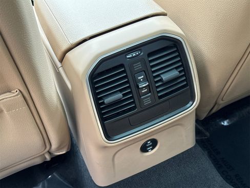 Used 2025 Porsche Macan image 15