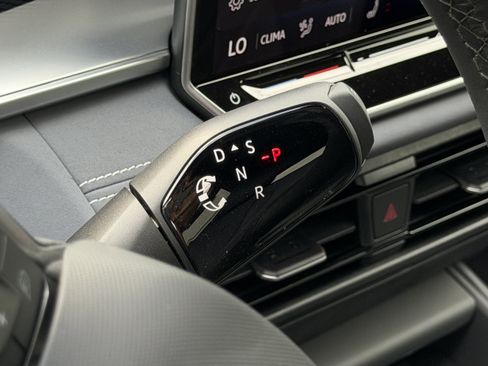 New 2026 Volkswagen Tiguan SE R-Line AWD/4WD image 31